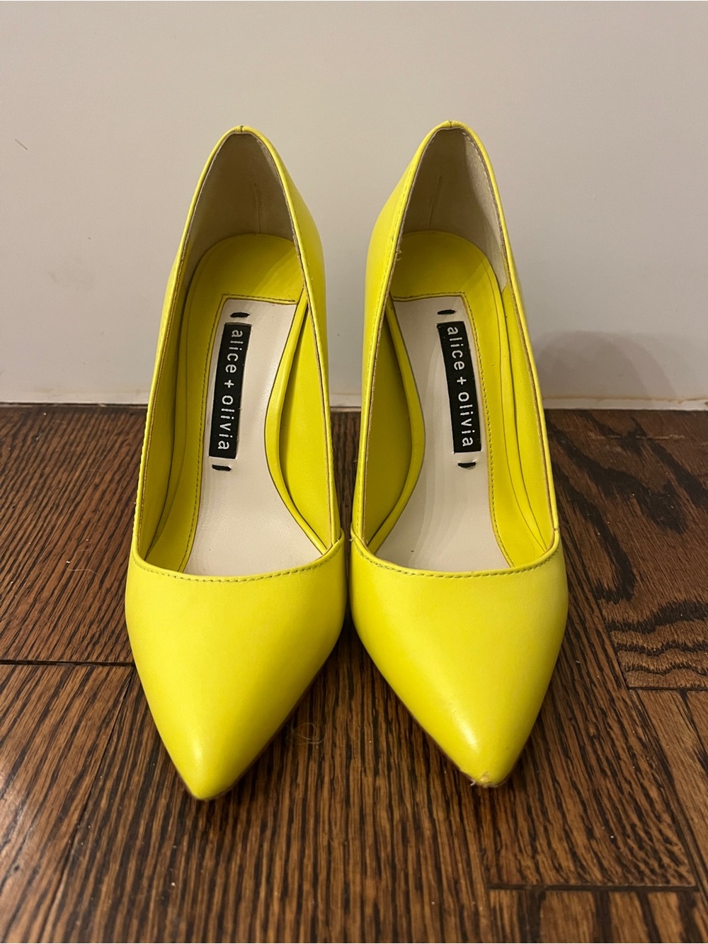 Alice + Olivia Neon Yellow Pointed Toe Pumps Size [SIZE 5.5]